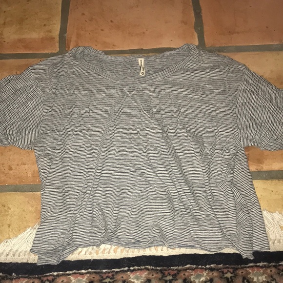 Emma and Sam cropped tee - Picture 1 of 4